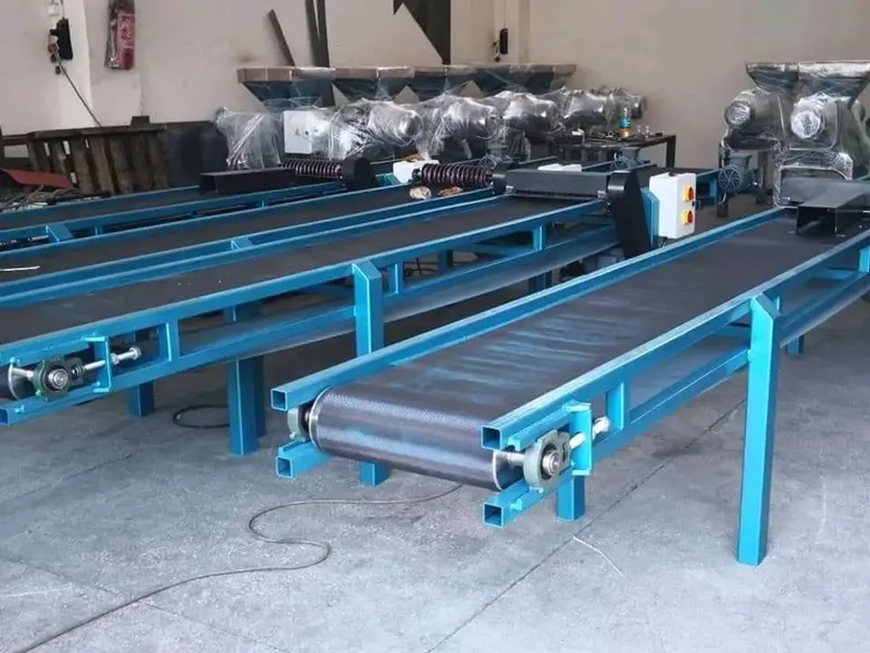 CEUS Makine üretim tesisinde taşıma bantları